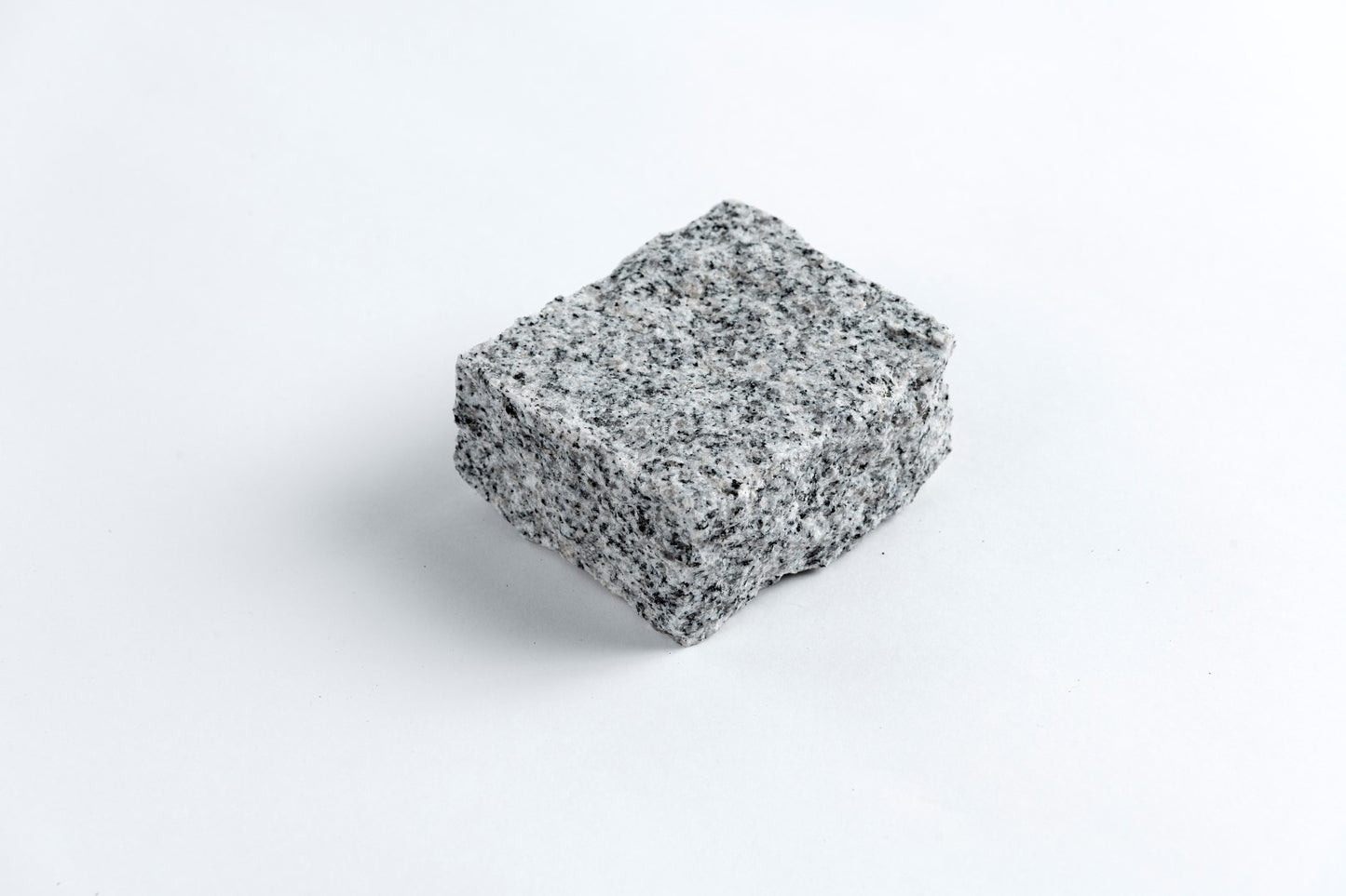 Flækker G603 (håndhugget) lys grå 9x9x4/6 cm